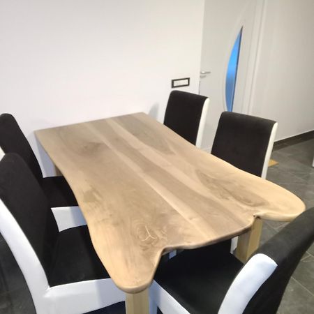 Grajsko Villa Метлика Екстериор снимка