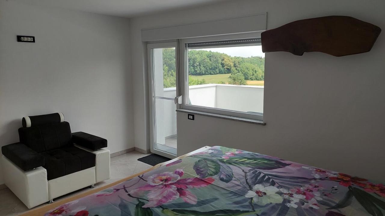Grajsko Villa Метлика Екстериор снимка