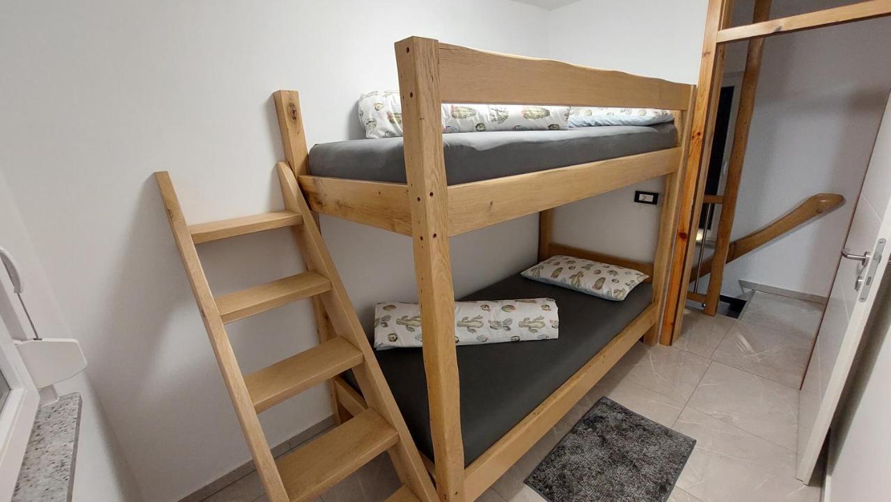 Grajsko Villa Метлика Екстериор снимка