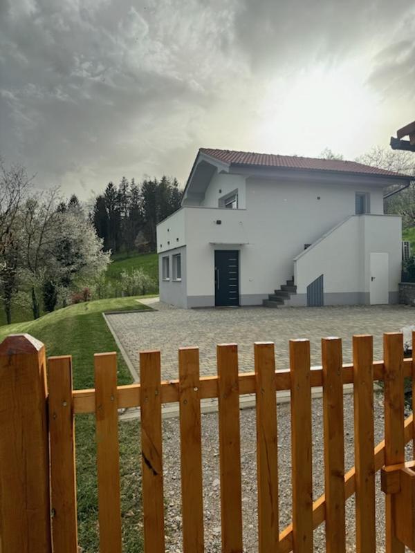 Grajsko Villa Метлика Екстериор снимка